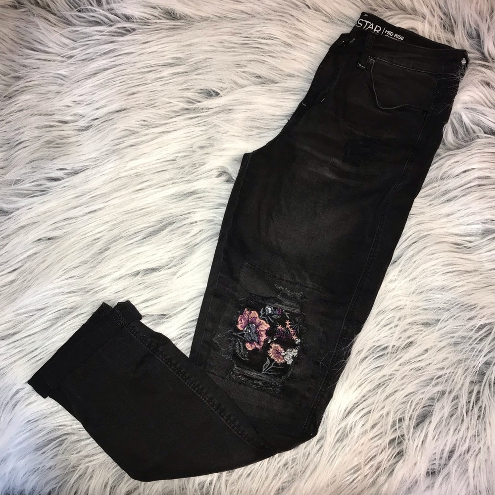 🖤SOLD🖤 Distressed Black Jeans - Vanilla Star